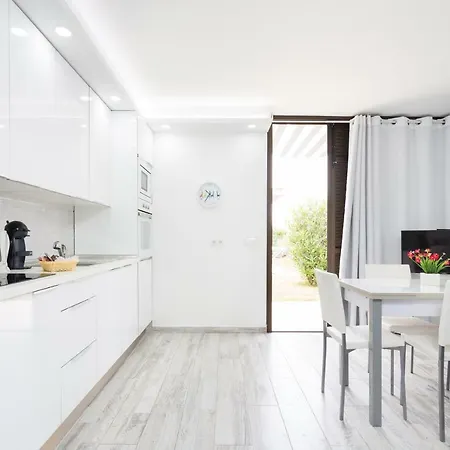 241 Quiet With Terrace Lägenhet